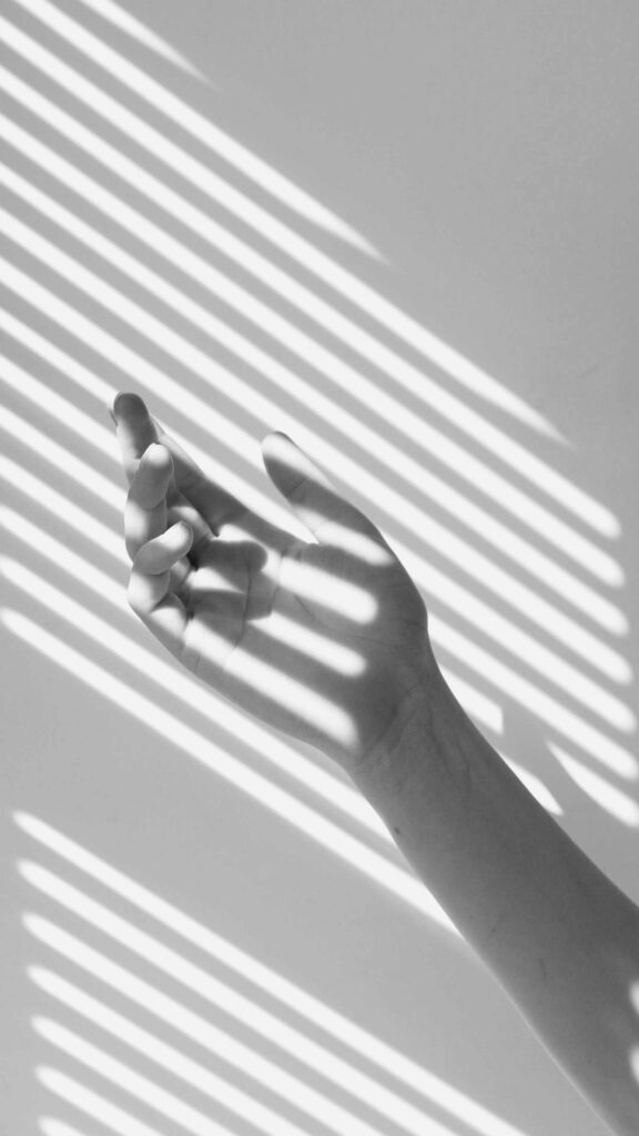 mano y luz mano y luz